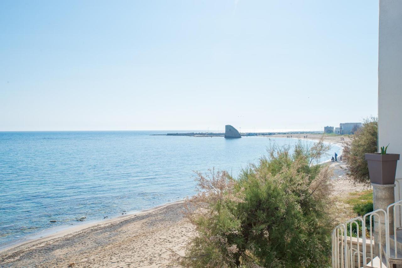 Beach Studios con accesso diretto alla spiaggia Torre Pali Esterno foto